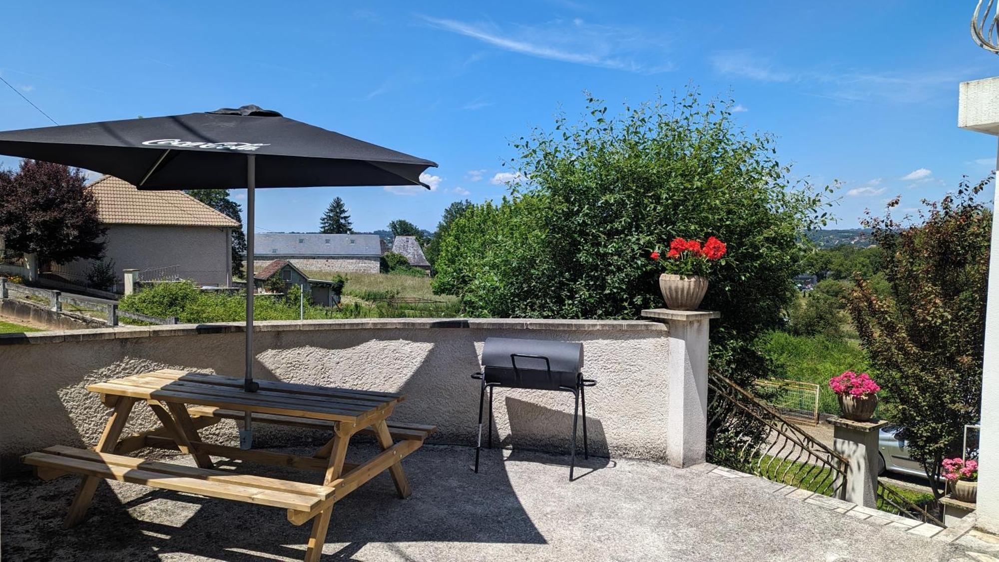 Paisible logement à Brive proche centre-ville et campagne avec Wifi Netflix et Parking privé Extérieur photo